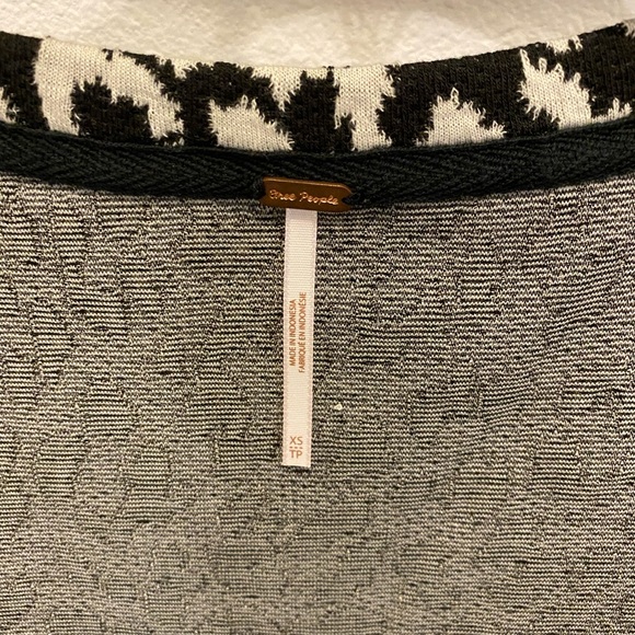 Free People Black & White Cheetah Print Puff Sleeve Square Neck Top - XS - Picture 4 of 12